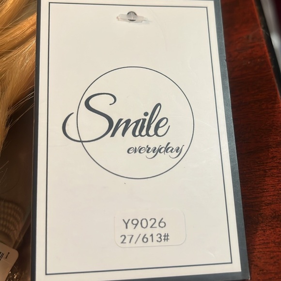 Blonde curly layered Wig 27/613 Full Cap Synthetic Wig - Picture 9 of 13